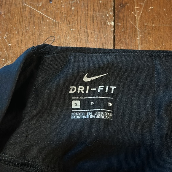 Nike Capri - Picture 3 of 4